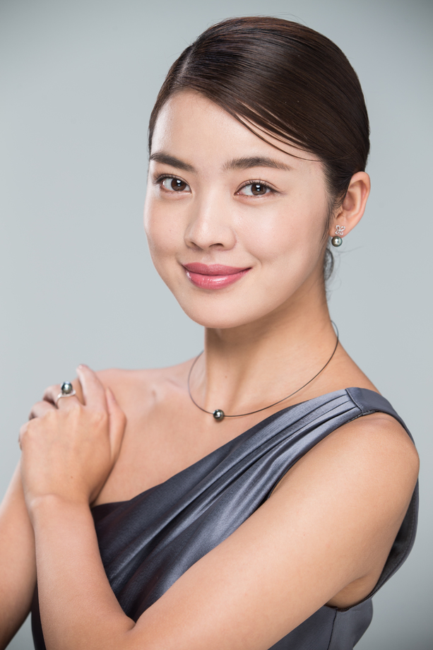 漂亮的青年女人的肖像照片 漂亮的青年女人的肖像照片