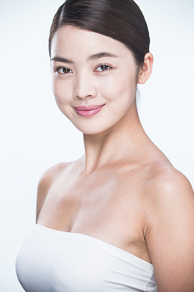 青年女人妆面肖像