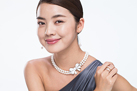 漂亮的青年女人的肖像照片