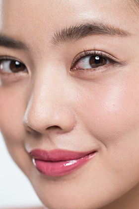 青年女人妆面肖像