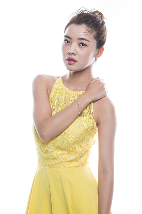 漂亮的青年女人的肖像