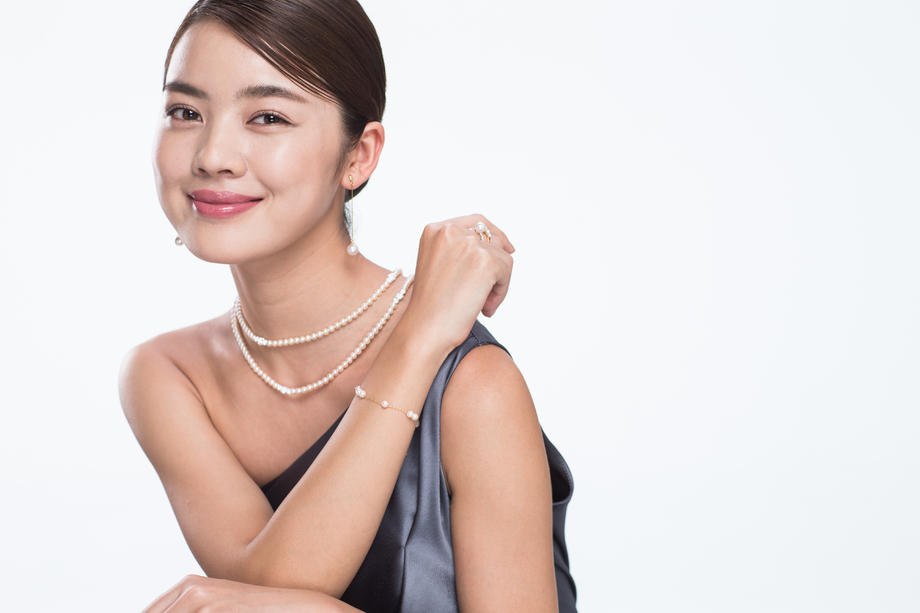 漂亮的青年女人的肖像 漂亮的青年女人的肖像