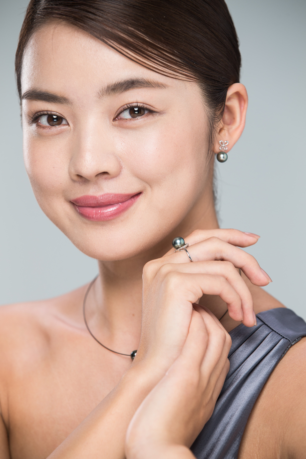 漂亮的青年女人的肖像