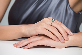 女人手部特写图片