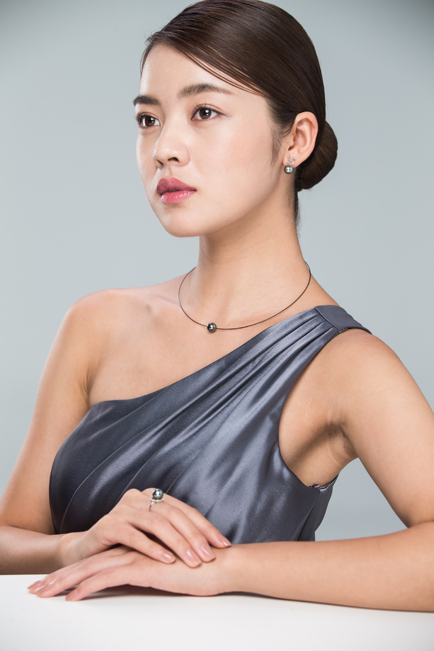 漂亮的青年女人的肖像 漂亮的青年女人的肖像