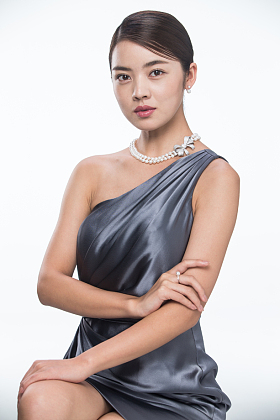 漂亮的青年女人的肖像照片