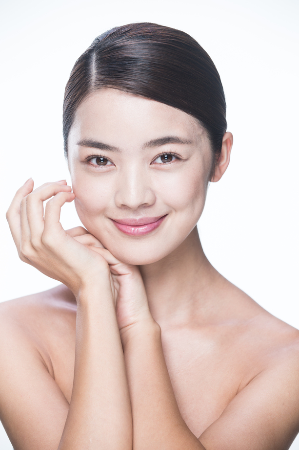 青年女人妆面肖像照片