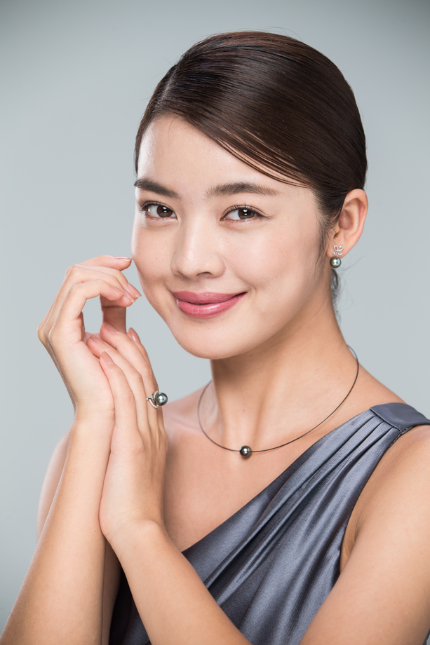漂亮的青年女人的肖像