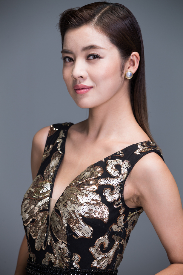 优雅的年轻女人的肖像