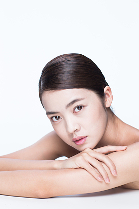 青年女人妆面肖像