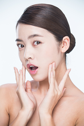 青年女人妆面肖像