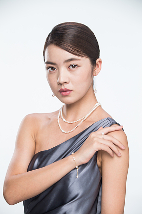 漂亮的青年女人的肖像