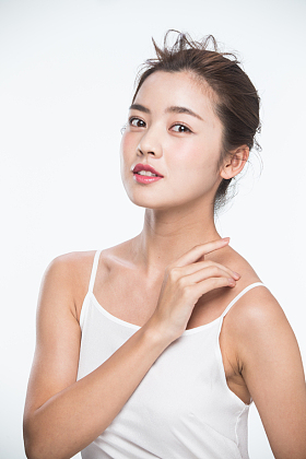 青年女人妆面肖像照片