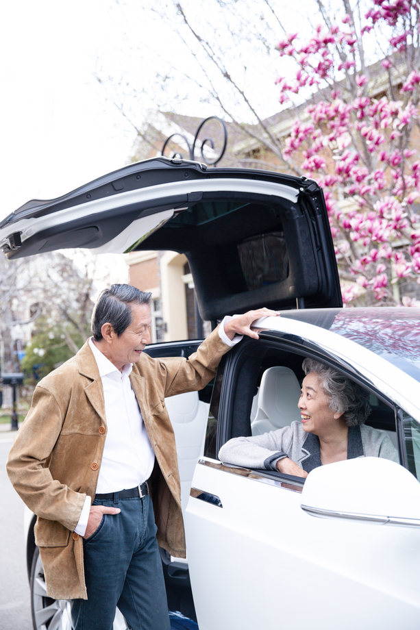 老年夫妇驾车图片 老年夫妇驾车图片