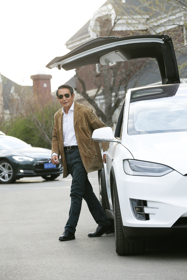 老年男人和汽车 老年男人和汽车