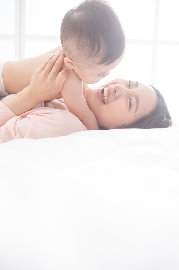 母亲和男婴儿