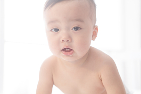 可爱的男婴儿