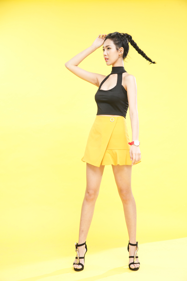 时尚的青年女人 时尚的青年女人