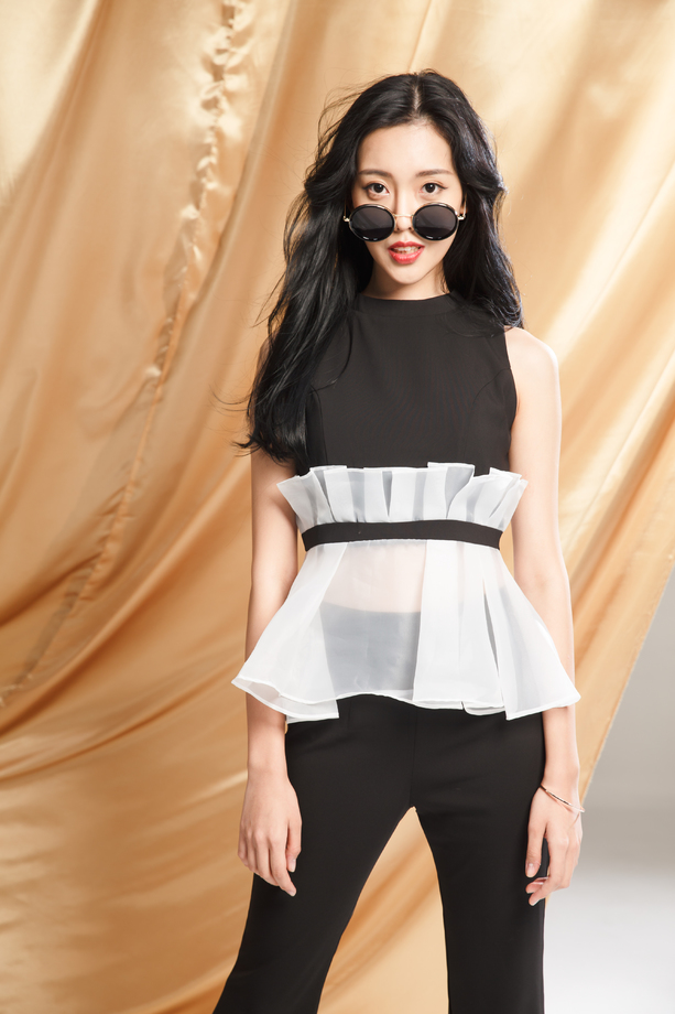 时尚的青年女人 时尚的青年女人