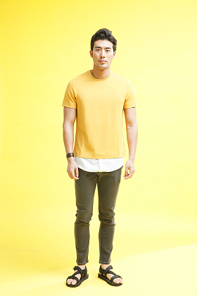 时尚的青年男人