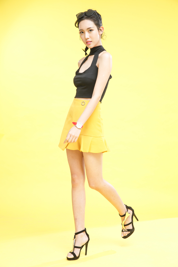 时尚的青年女人 时尚的青年女人