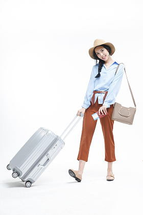 青年女人旅行图片
