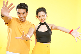 欢乐的青年情侣