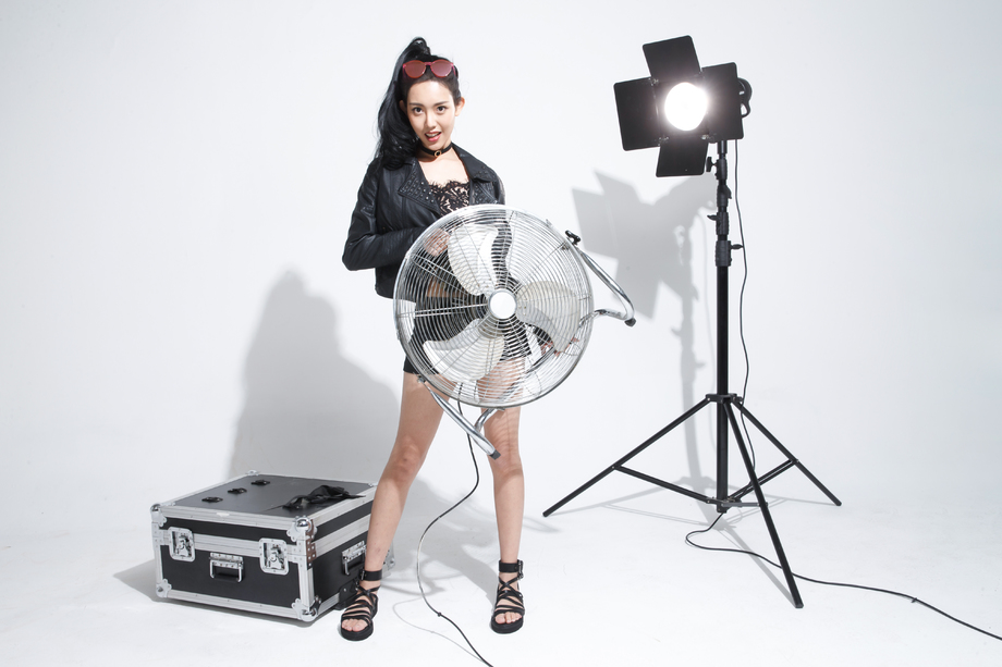 时尚模特在摄影棚图片 时尚模特在摄影棚图片