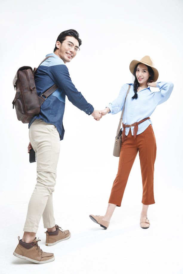 青年情侣旅行图片 青年情侣旅行图片