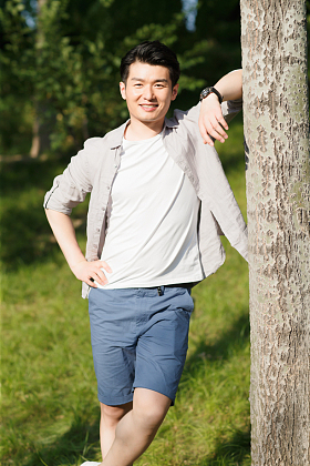 青年男人肖像照片