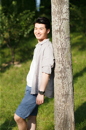 青年男人肖像图片