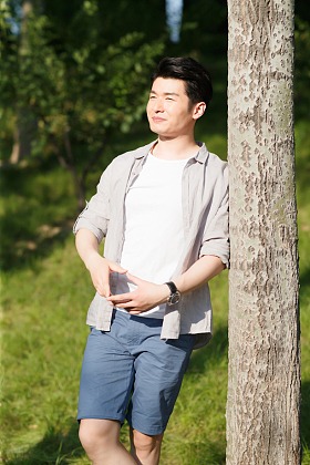 青年男人肖像照片