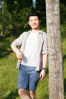 青年男人肖像