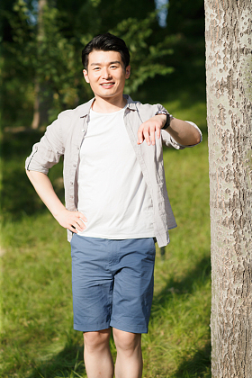 青年男人肖像图片