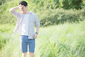 青年男人跑步锻炼身体图片