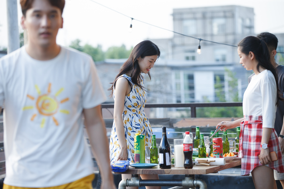 青年人聚会照片 青年人聚会照片