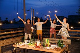 青年人聚会图片