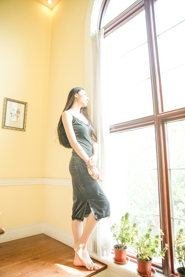 休闲的青年女人 休闲的青年女人