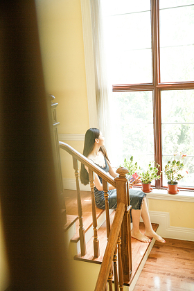 休闲的青年女人