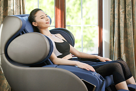 青年女人做按摩图片