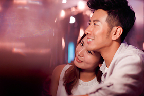 青年情侣的夜生活