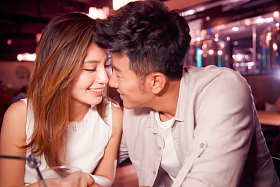 青年情侣的夜生活