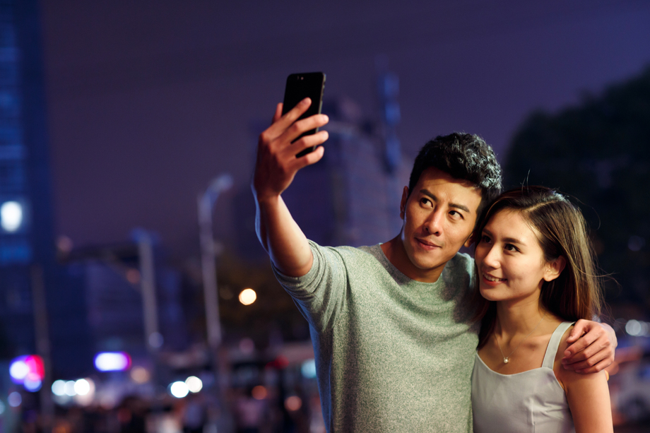 青年情侣在自拍 青年情侣在自拍