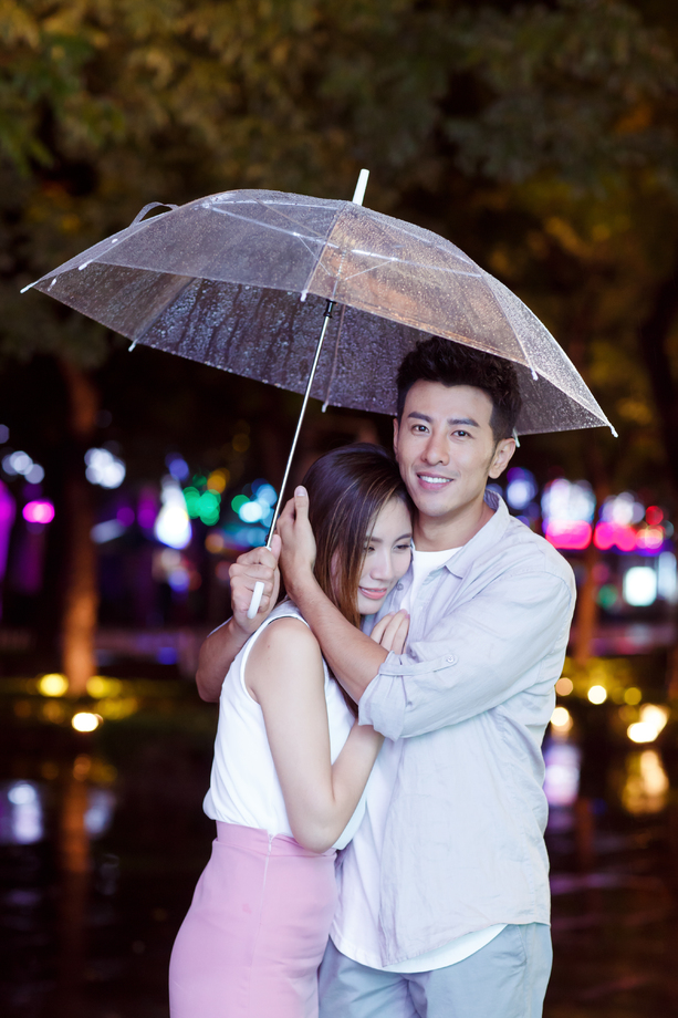 青年情侣的夜生活图片 青年情侣的夜生活图片