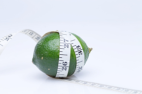 柠檬和卷尺图片