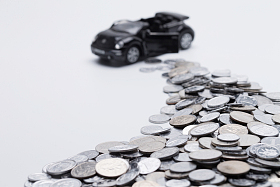 硬币和汽车模型图片