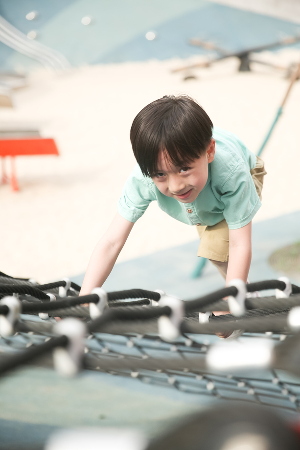 快乐儿童在户外玩耍照片 快乐儿童在户外玩耍照片