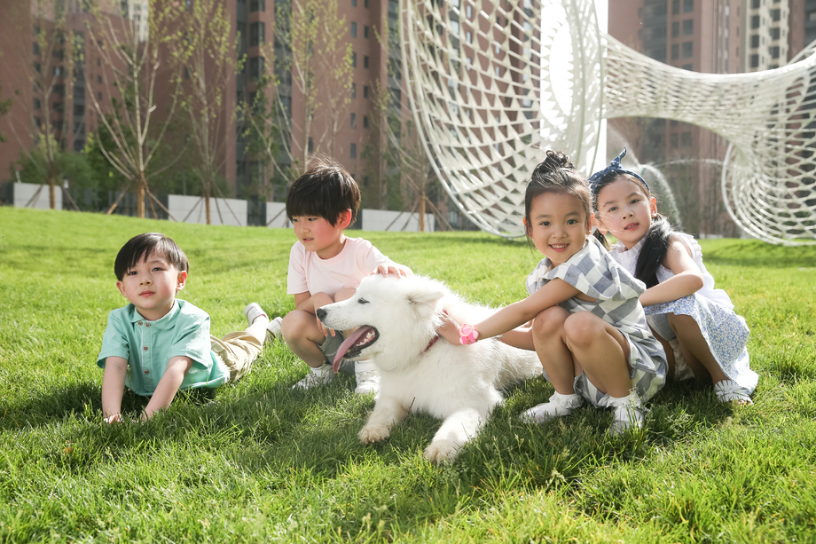 快乐的孩子在外面玩耍图片 快乐的孩子在外面玩耍图片