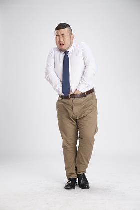 商务胖男人穿衣服