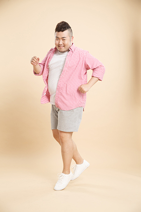 青年胖男人